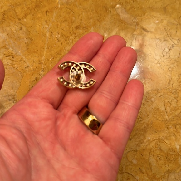 Chanel CC logo studs - Picture 4 of 4
